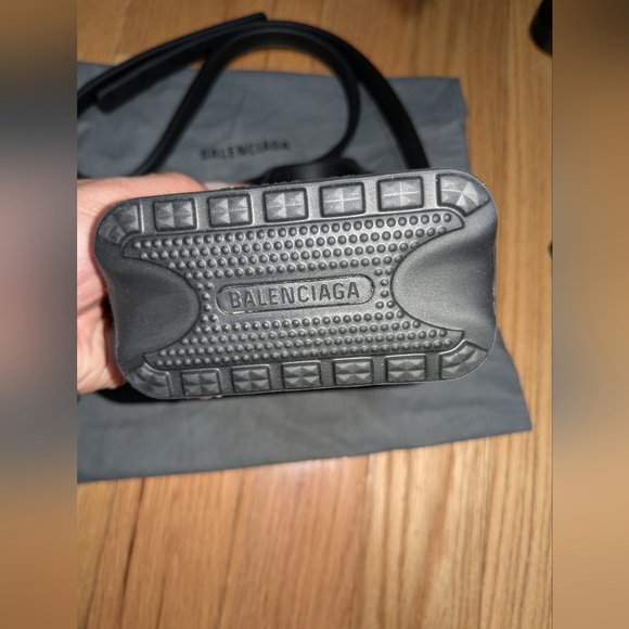 NEW BALENCIAGA X CROCS RUBBER PHONE HOLDER MINI BAG - Picture 6 of 15
